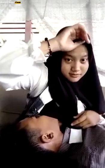 ABG Jilbab Dikenyot Utingnya Sambil Direkam