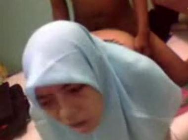 Aisyah Cewek Jilbab Keenakan Ditusuk Dari Belakang