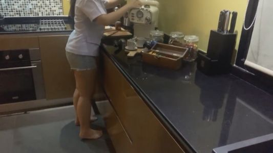 Istri Lagi Masak Di Eksekusi