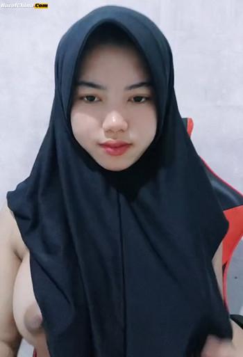 Jasmine Show Lepas Hijab