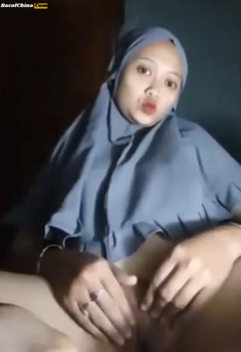 Mbak Jilbab ABu Cantik Horny Colmek