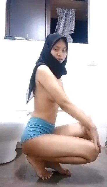 Jilbab Hitam Mulai Genit