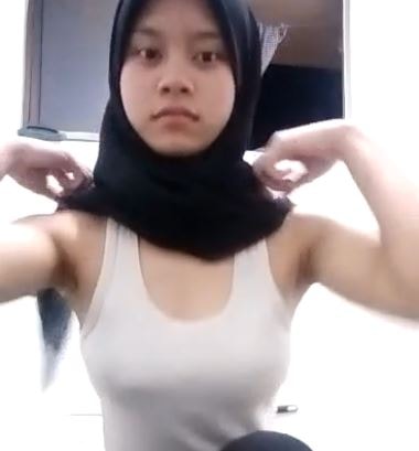 Malam Jumat Cewek Jilbab Mulus Cantik Sange