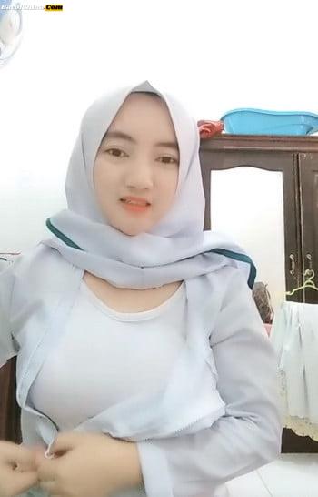 Perawat Hijab Cantik Live Show Pamer Uting